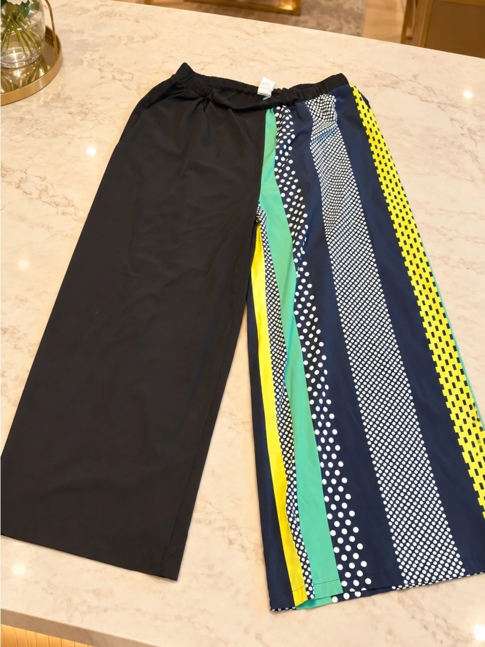 Beautiful Gently Used Two-Piece Blouse & Pants Set – Size 2XL